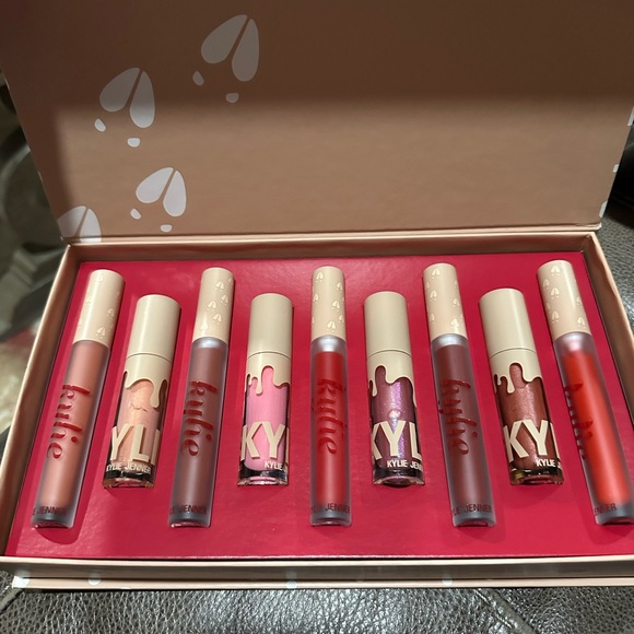 Kylie Holiday Collection liquid lipstick & high gloss vault. Brand new. - Picture 3 of 8